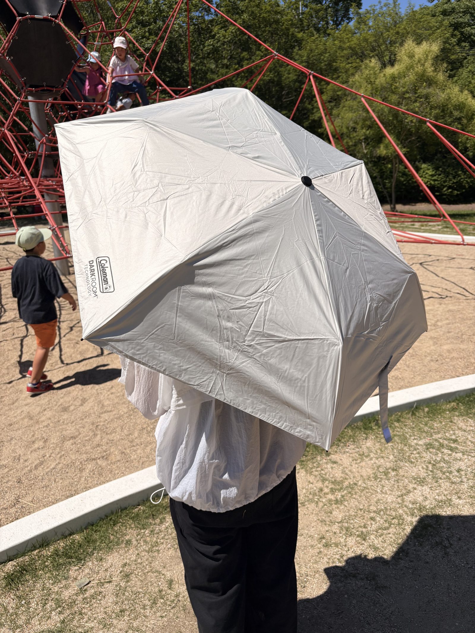 コールマン晴雨兼用折りたたみ傘の裏側、DARK ROOM Technologyロゴ